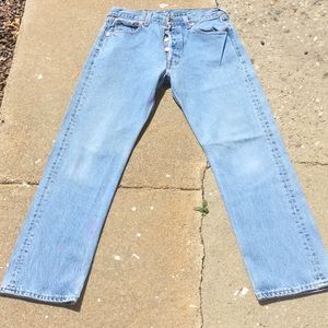 True vintage 80-90's Levis 501 jeans. Pretty color
